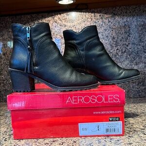 AEROSOLES Black Leather Ankle Boots
Size 6Wide